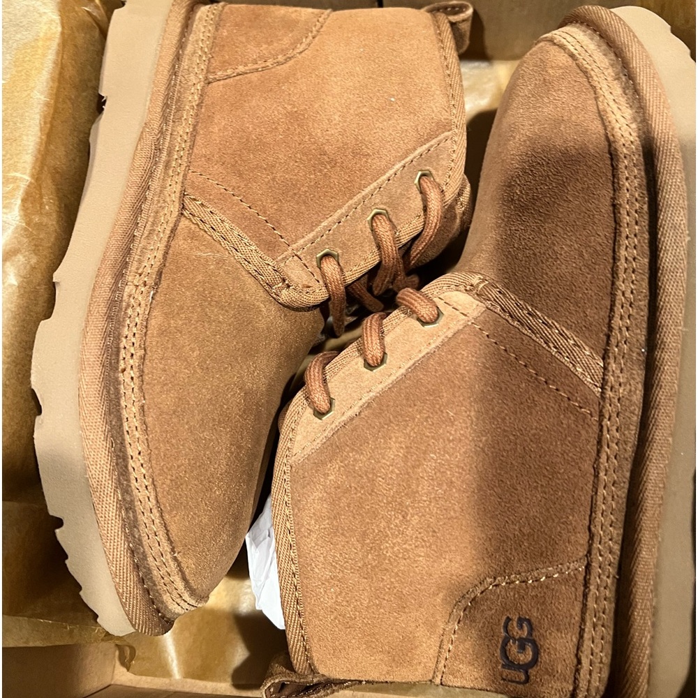 Kids Uggs Neumel II Brandnew in the box..Never been worn before….Size 13
